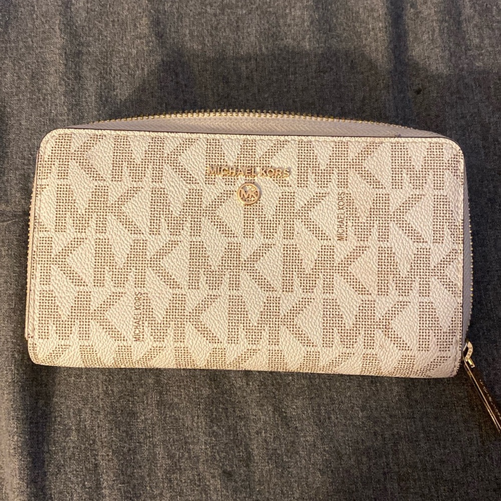 Kors wallet cream used a few times